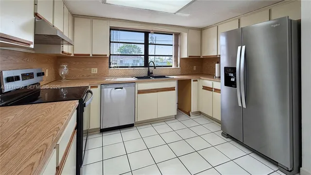 $4,900 | 8877 Southwest 36th Street, Miami, FL 33165