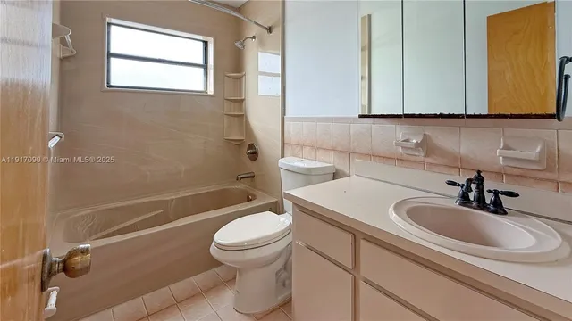 $4,900 | 8877 Southwest 36th Street, Miami, FL 33165