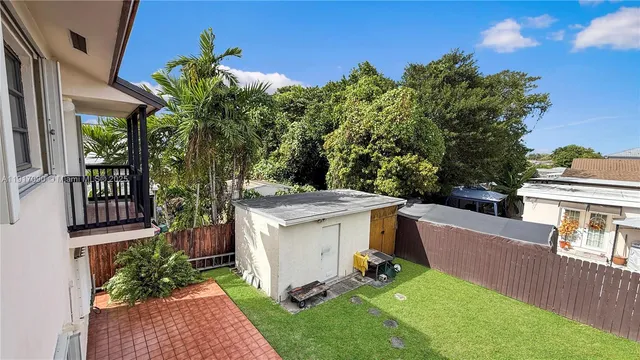 a view of a house with a backyard