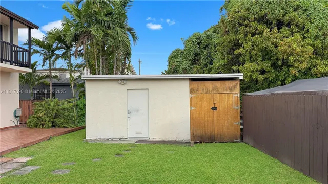 a view of a backyard with pathway