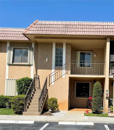 $2,400 | 197 Lakeview Drive, Unit 202, Weston, FL 33326