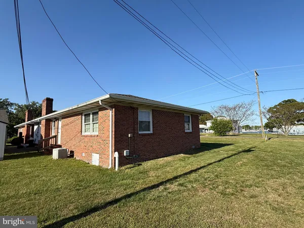 $1,550 | 1667 Monroe Bay Circle, Colonial Beach, VA 22443