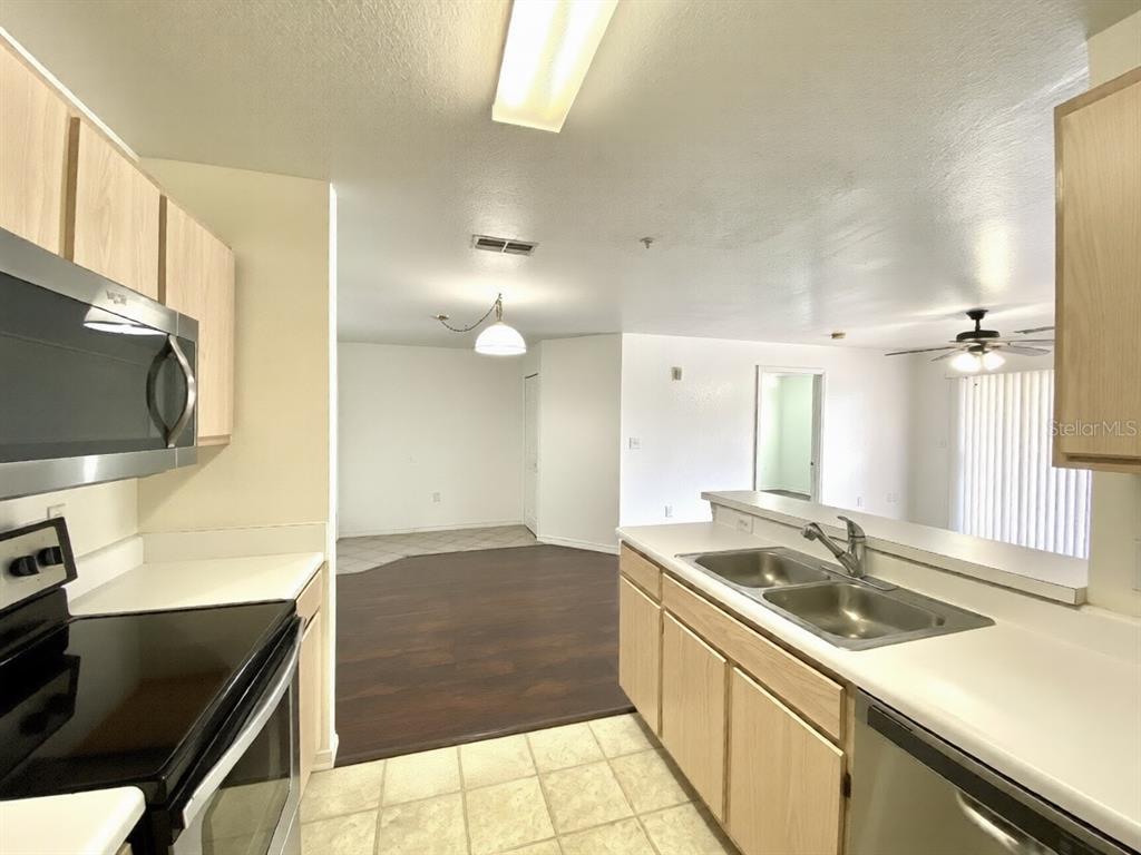 5459 Vineland Road, Unit 4201 Orlando, FL 32811 - Photo 5 of 11