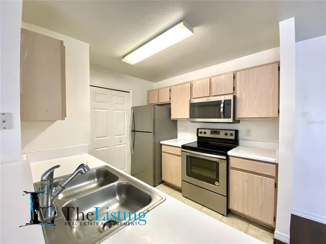 $1,650 | 5459 Vineland Road, Unit 4201, Orlando, FL 32811