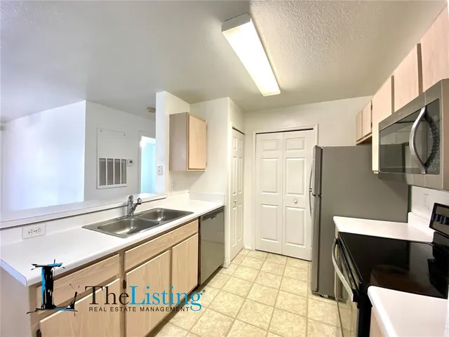 $1,650 | 5459 Vineland Road, Unit 4201, Orlando, FL 32811