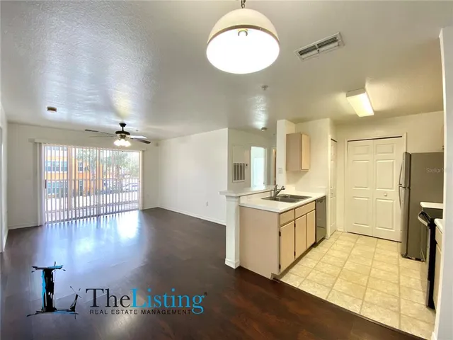 $1,650 | 5459 Vineland Road, Unit 4201, Orlando, FL 32811