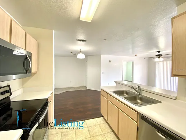 $1,650 | 5459 Vineland Road, Unit 4201, Orlando, FL 32811