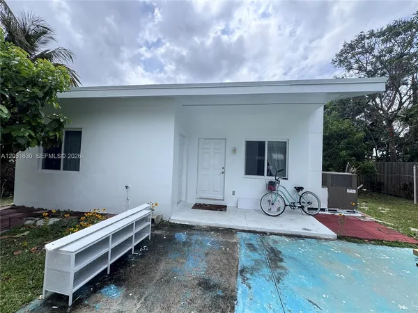 $1,600 | 1239 North Victoria Park Road, Unit COTTAGE, Fort Lauderdale, FL 33304
