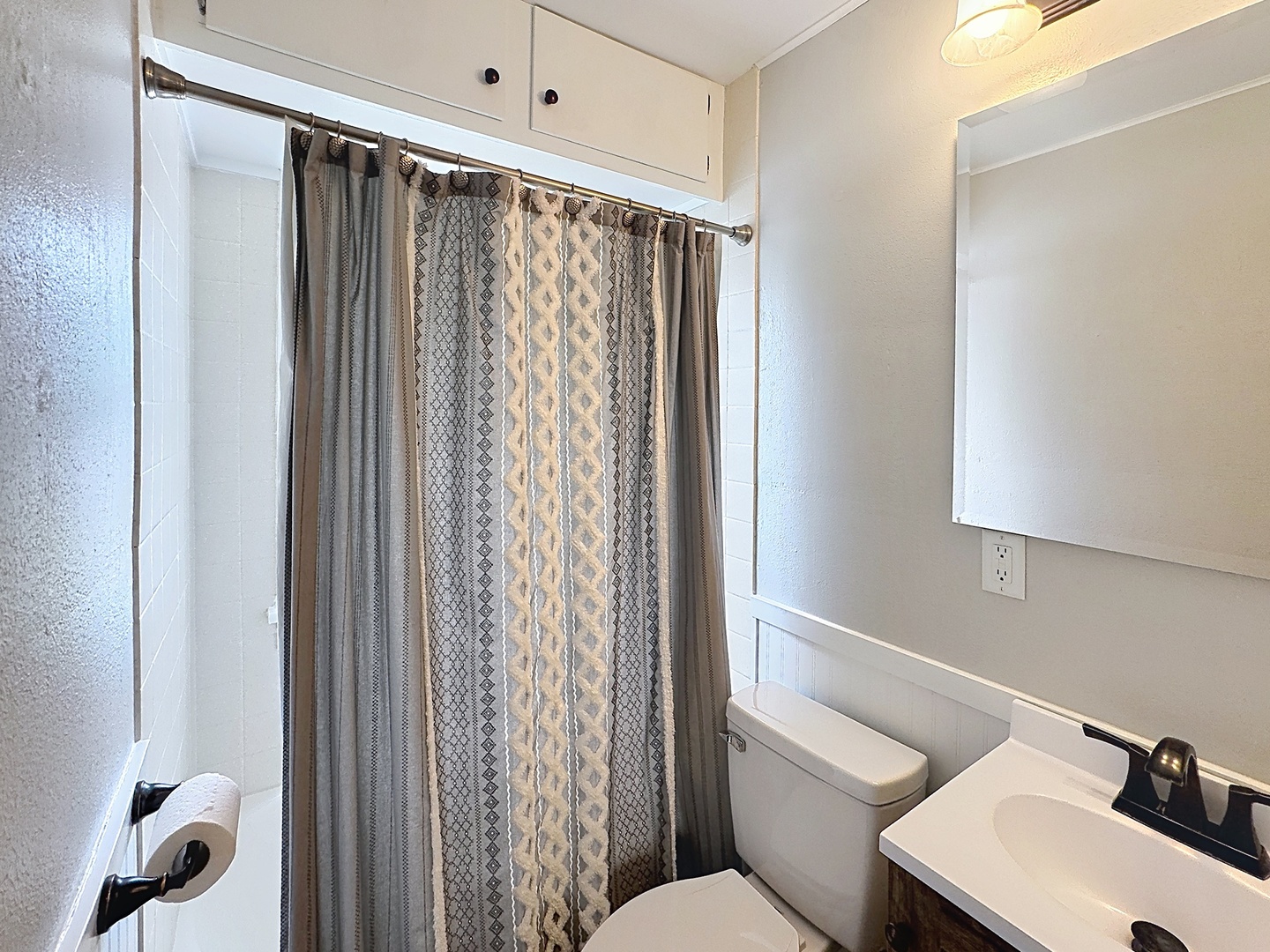 1841 32nd Street Moline, IL 61265 - Photo 10 of 24 a bathroom with a sink and a toilet