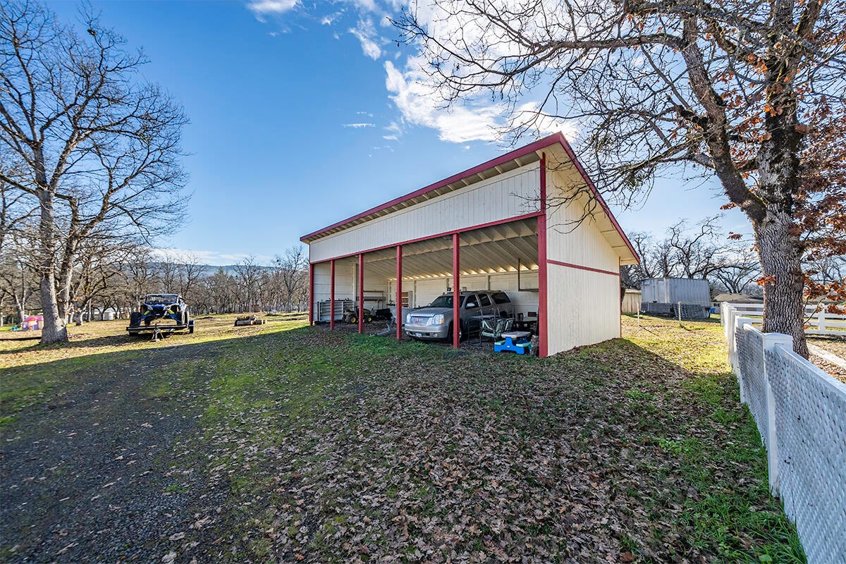 11340 Dennis Road White City, OR 97503 - Photo 35 of 39 DSC06586