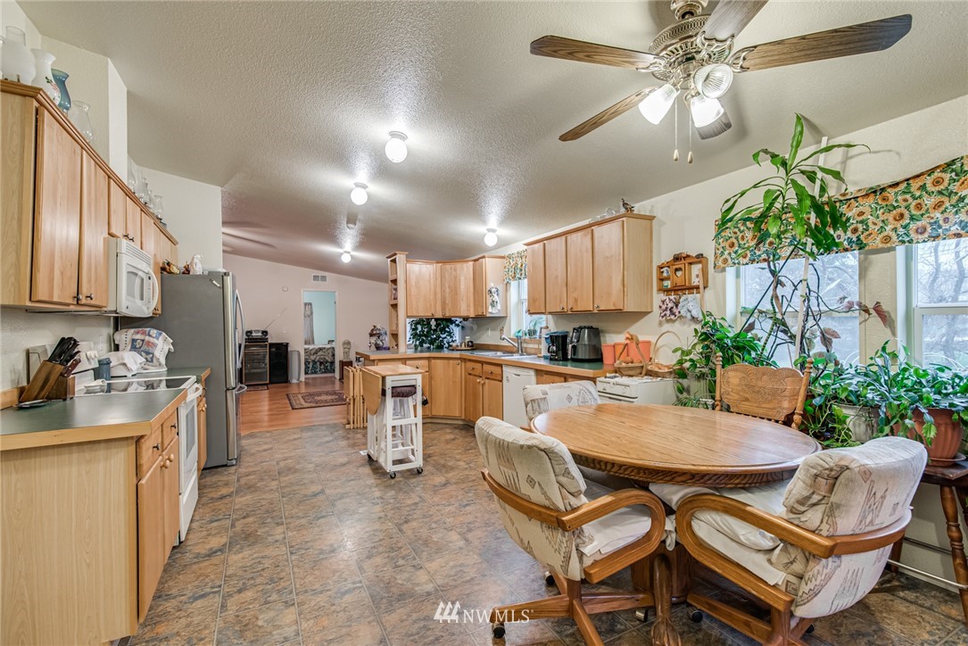 1209 Rose Valley Road Kelso, WA 98626 - Photo 6 of 25 Gallery Image 6