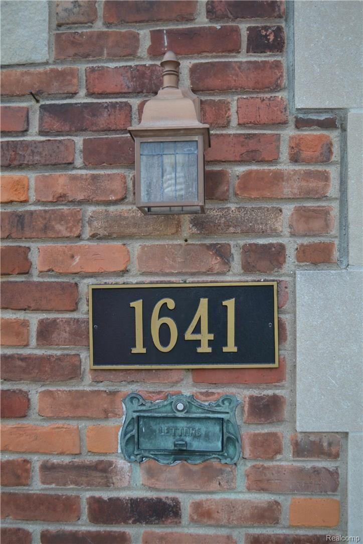 1641 Roslyn Road Grosse Pointe, MI 48236 - Photo 3 of 32 DSC_1188.JPG