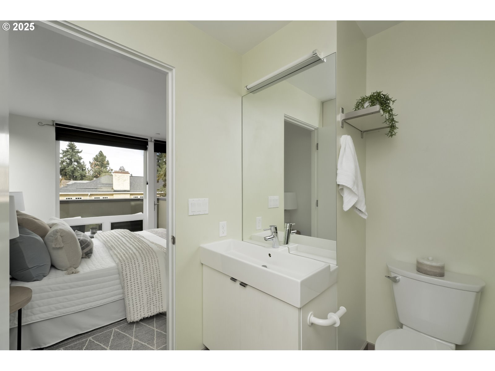 1102 Northeast Tillamook Street, Unit 5 Portland, OR 97212 - Photo 34 of 48 Deck