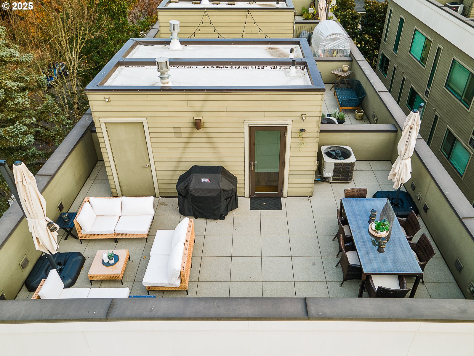 1102 Northeast Tillamook Street, Unit 5 Portland, OR 97212 - Photo 36 of 48 Deck