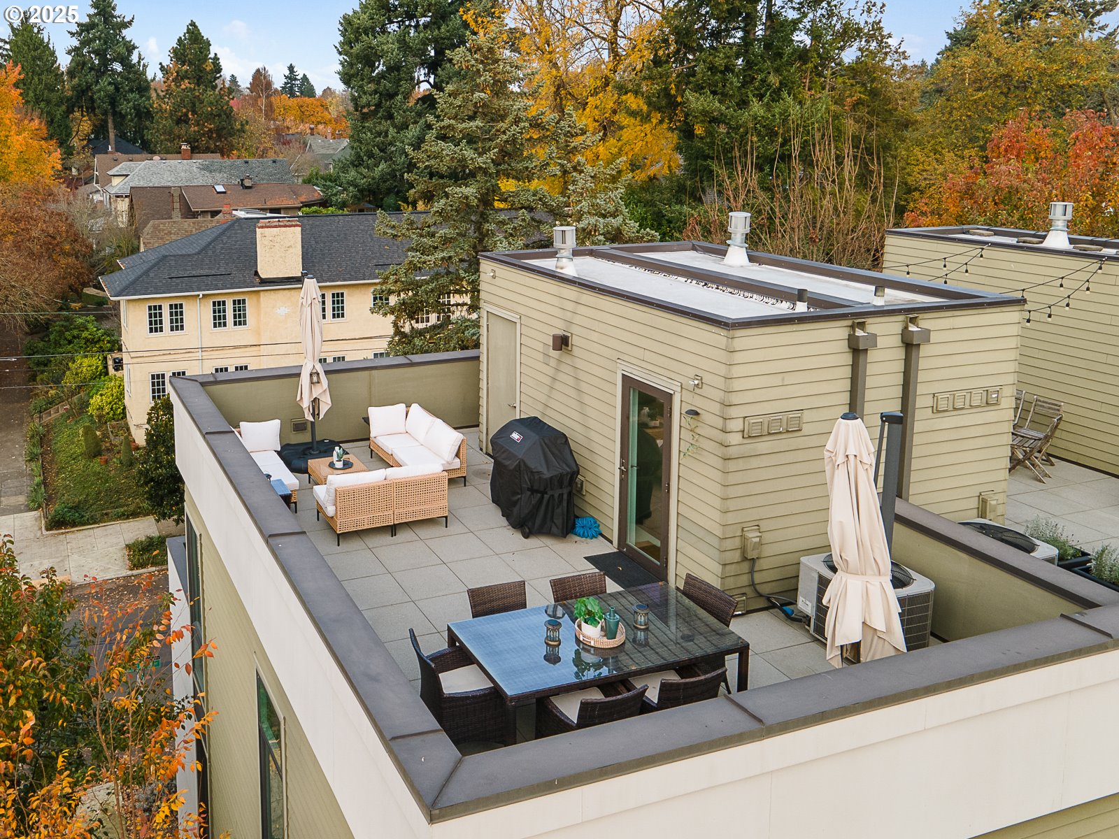 1102 Northeast Tillamook Street, Unit 5 Portland, OR 97212 - Photo 37 of 48 Deck
