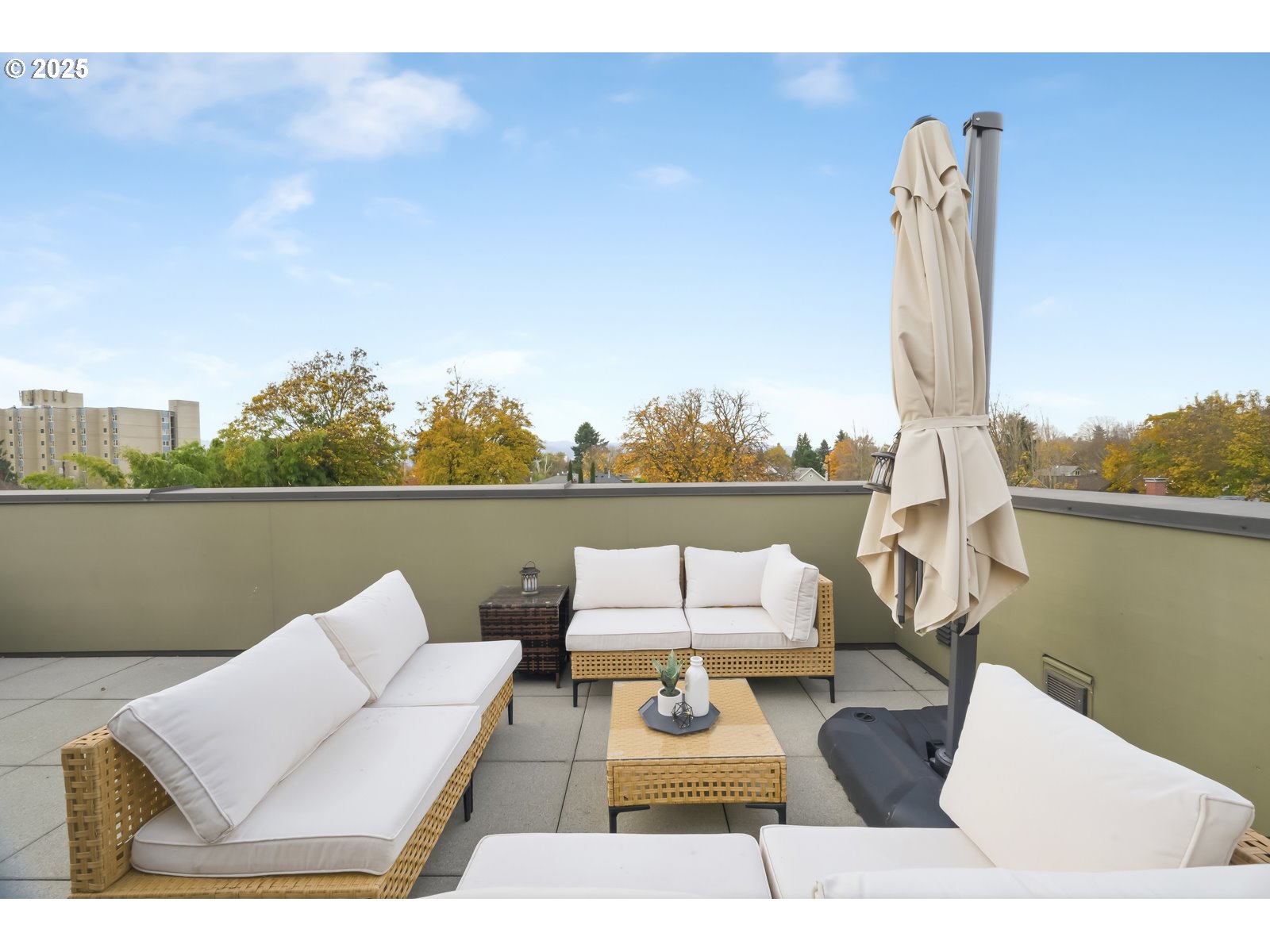 1102 Northeast Tillamook Street, Unit 5 Portland, OR 97212 - Photo 39 of 48 Deck