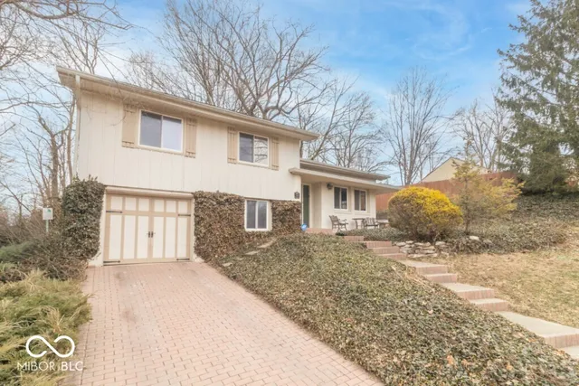 $229,900 | 520 Hawthorn Road, New Castle, IN 47362