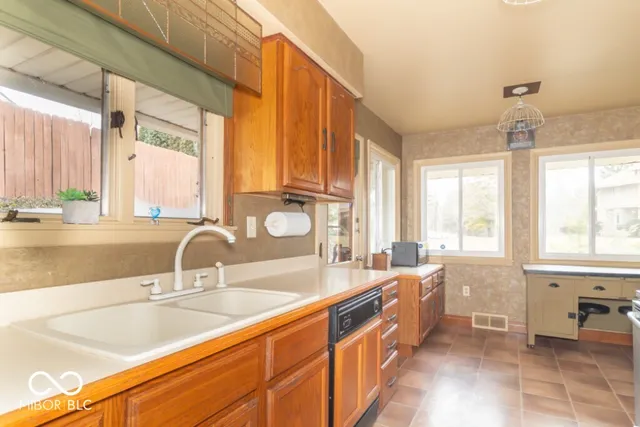 $229,900 | 520 Hawthorn Road, New Castle, IN 47362