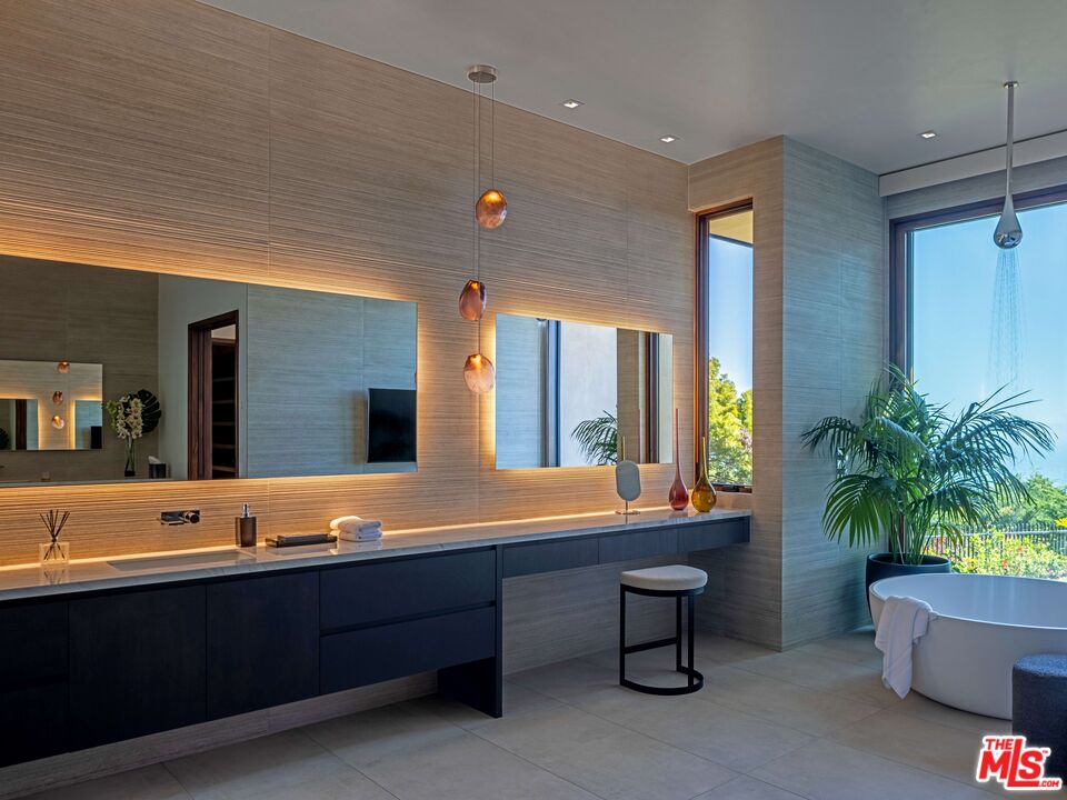 11809 Ellice Street Malibu, CA 90265 - Photo 9 of 39 a room with furniture and window