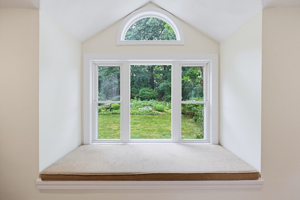103 John Carver Road Reading, MA 01867 - Photo 8 of 38
