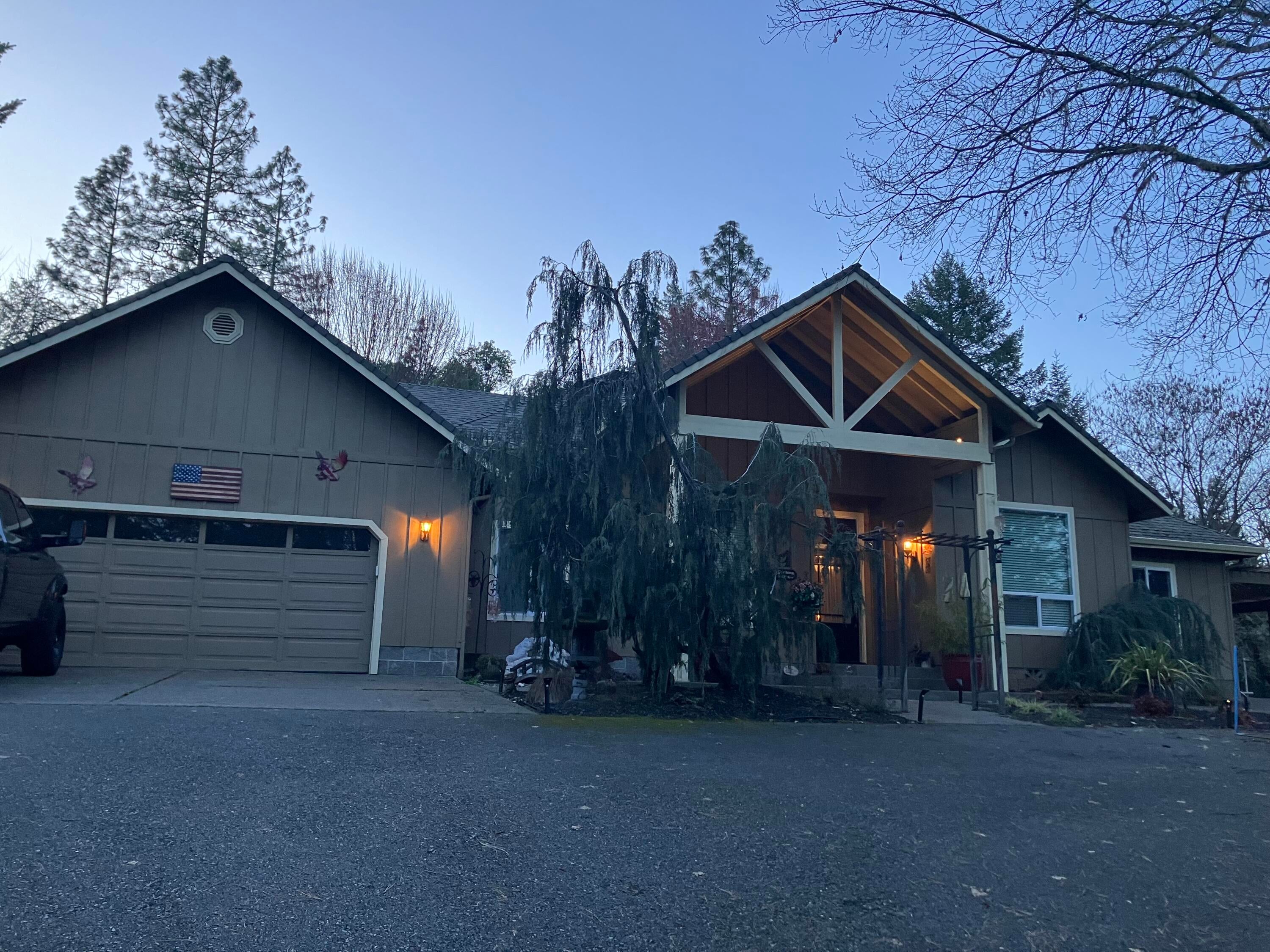 9921 Lower River Road Grants Pass, OR 97526 - Photo 1 of 23 IMG_1663