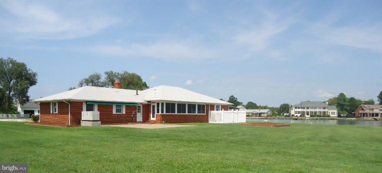 Exterior (Rear)