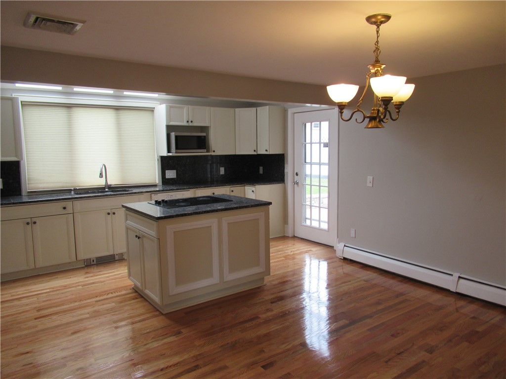 189 Curry Road Cranston, RI 02920 - Photo 5 of 19