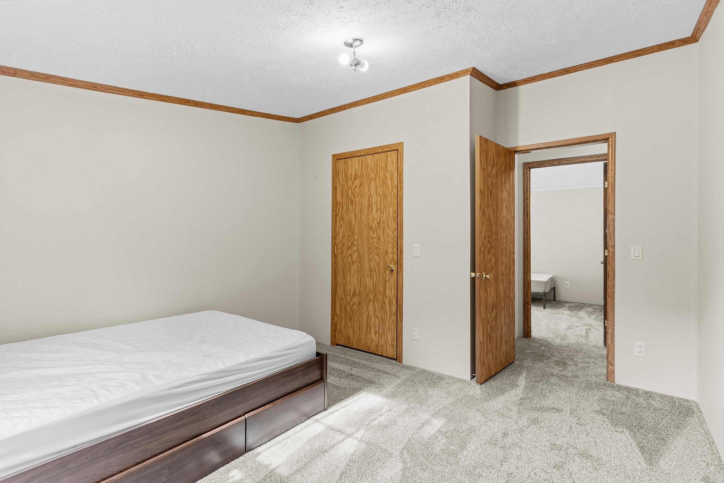 880 North East Street Fenton, MI 48430 - Photo 26 of 33 50213327-4cf5c230-6f3f-43c1-ac02-cb5dd8d6680c.JPG