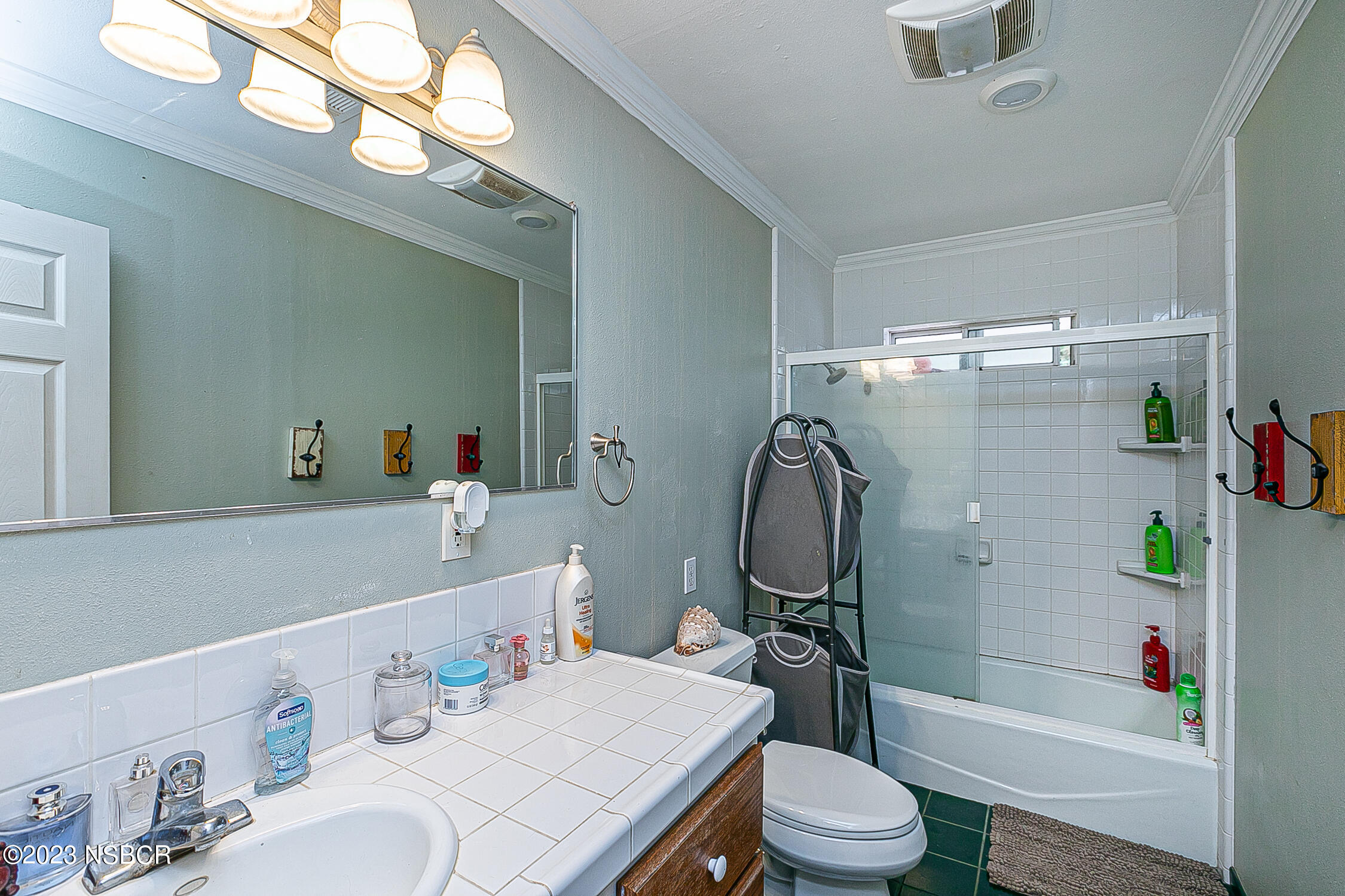 527 Sunbeam Road Lompoc, CA 93436 - Photo 20 of 29 527SunbeamRd_bthrm1