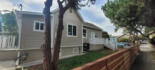 a view of a house with a backyard