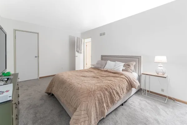 $137,900 | 1422 West 2nd Avenue, Oshkosh, WI 54902