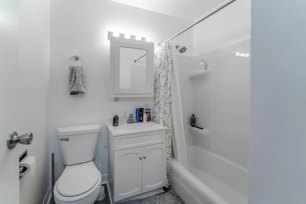 $137,900 | 1422 West 2nd Avenue, Oshkosh, WI 54902