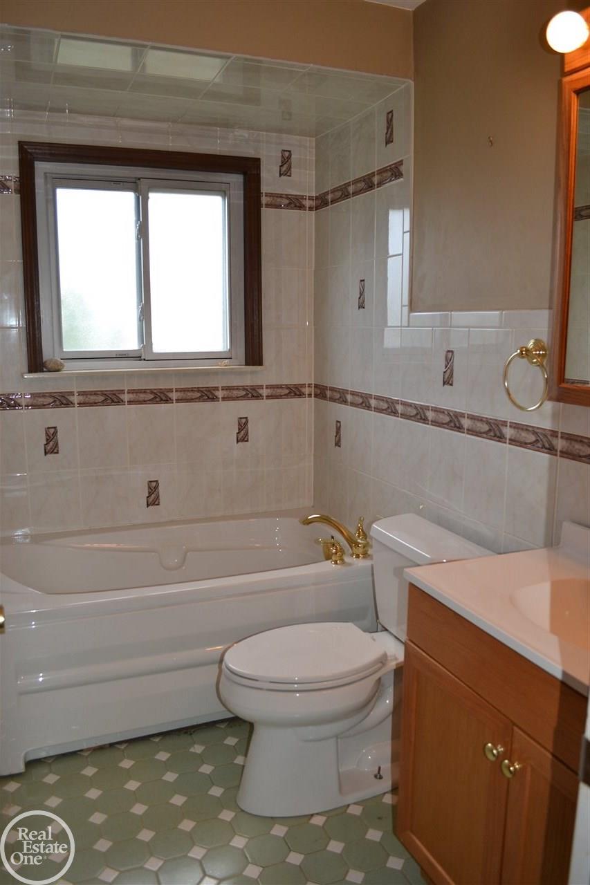 11915 Engleman Road Warren, MI 48089 - Photo 8 of 18