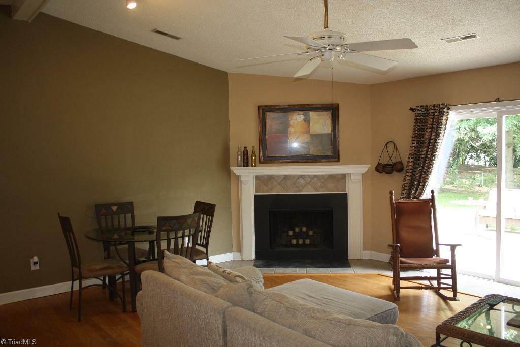 3306 Rockingham Road High Point, NC 27265 - Photo 4 of 13 Great Room