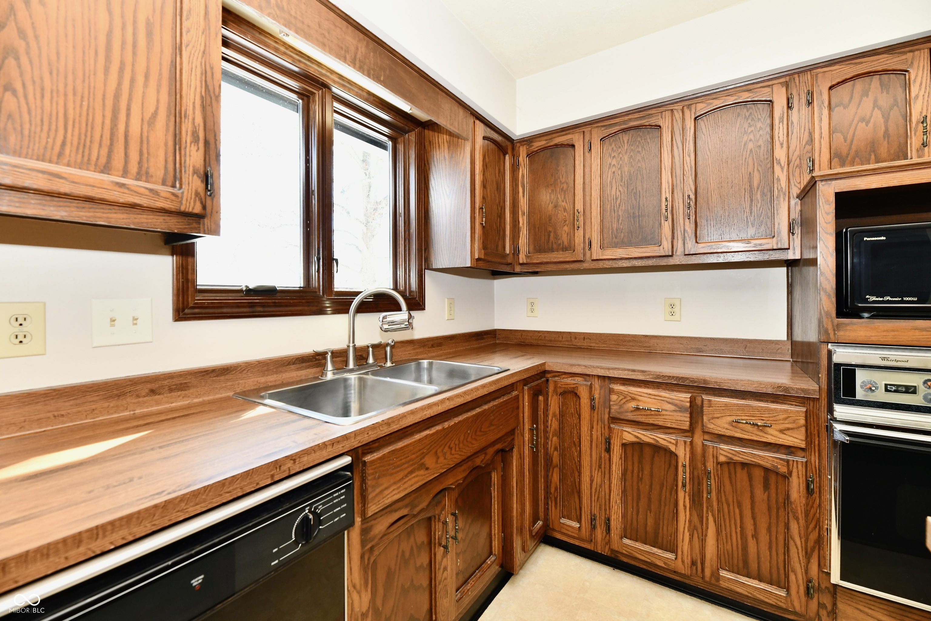 579 Ridge Road Greenwood, IN 46142 - Photo 12 of 54 Gallery Image 12