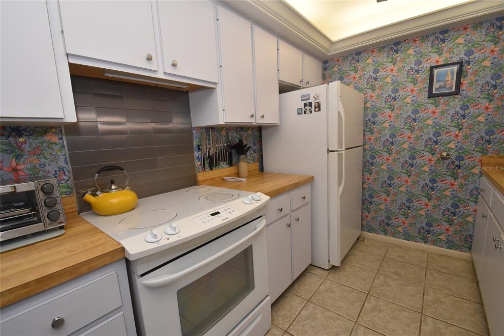 1703 Pelican Cove Road, Unit 356 Sarasota, FL 34231 - Photo 2 of 37