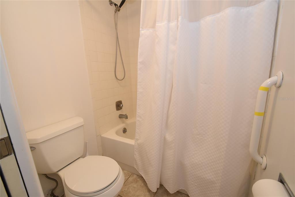 1703 Pelican Cove Road, Unit 356 Sarasota, FL 34231 - Photo 10 of 37