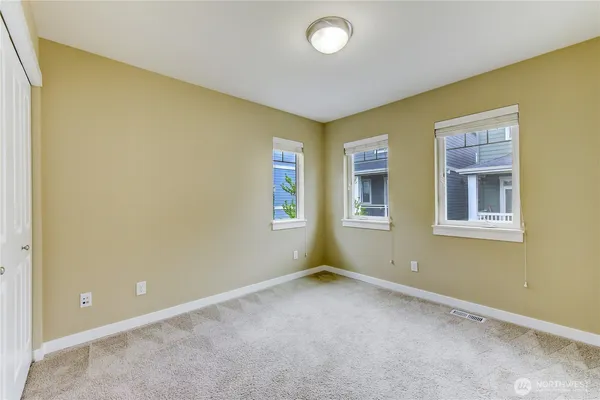 $3,950 | 1765 9th Court Northeast, Issaquah, WA 98029