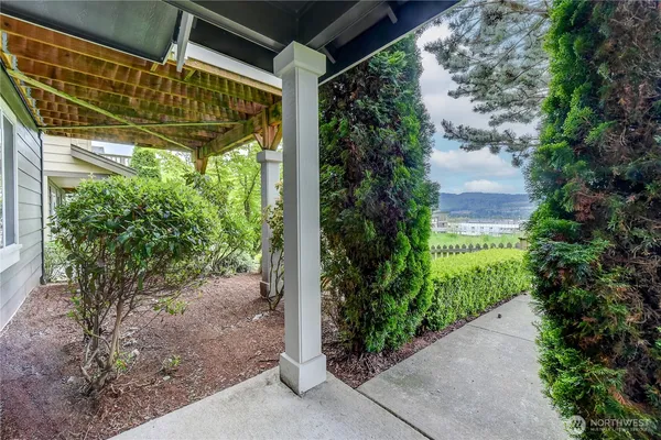 $3,950 | 1765 9th Court Northeast, Issaquah, WA 98029