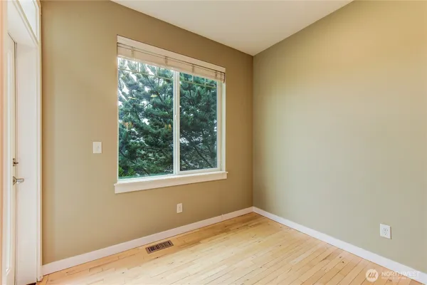 $3,950 | 1765 9th Court Northeast, Issaquah, WA 98029