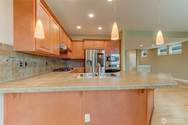 $3,950 | 1765 9th Court Northeast, Issaquah, WA 98029