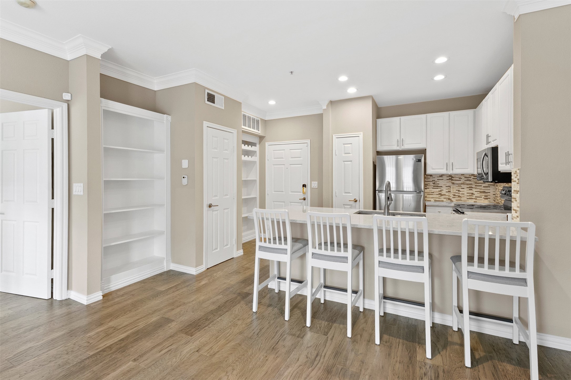 2400 McCue Road, Unit 312 Houston, TX 77056 - Photo 8 of 30 Gallery Image 8