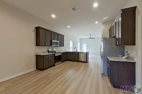 $1,995 | 209 Peppercorn Way, Lafayette, LA 70507