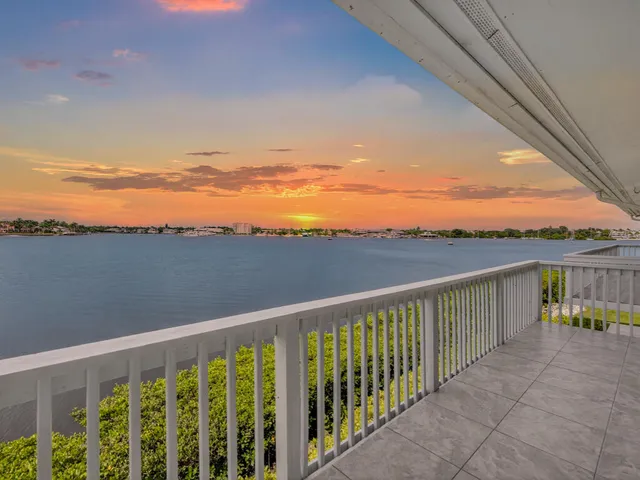 $1,269,000 | 1302 Chesapeake Avenue, Unit 3A, Naples, FL 34102