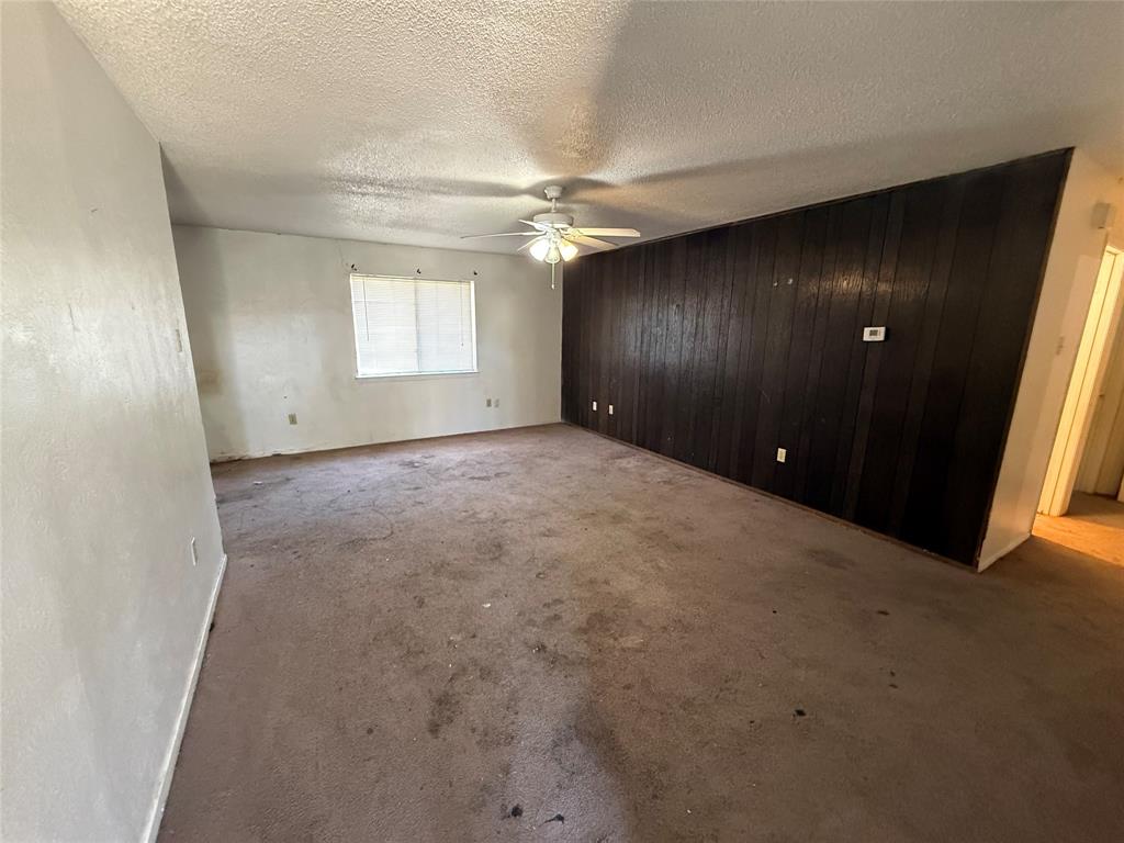 1334 Rutherford Drive Mesquite, TX 75149 - Photo 6 of 22 an empty room with windows and closet