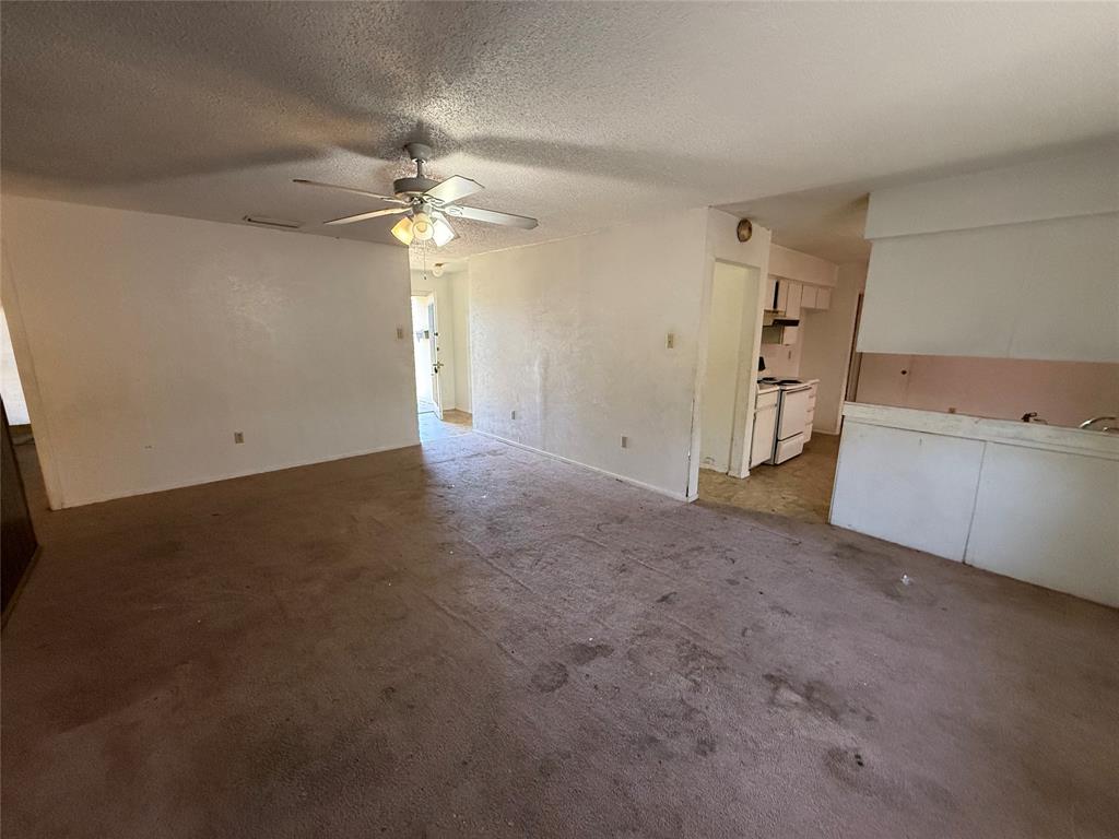 1334 Rutherford Drive Mesquite, TX 75149 - Photo 7 of 22 an empty room with closet and windows
