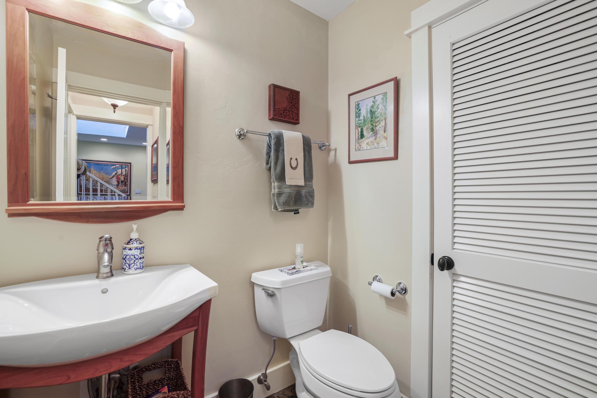 236 Elkhorn Road Sun Valley, ID 83353 - Photo 19 of 34 Ensuite bathroom/powder room