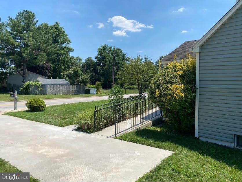 6748 Freetown Road Columbia, MD 21044 - Photo 3 of 32 DRIVEWAY