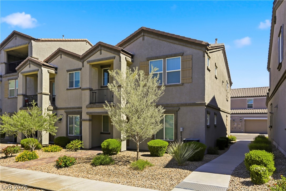 461 Ylang Place Henderson, NV 89015 - Photo 2 of 35 It's an end unit!
