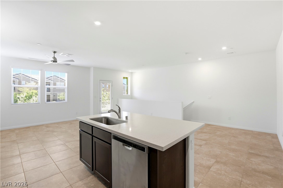 461 Ylang Place Henderson, NV 89015 - Photo 24 of 35 Nice-sized island